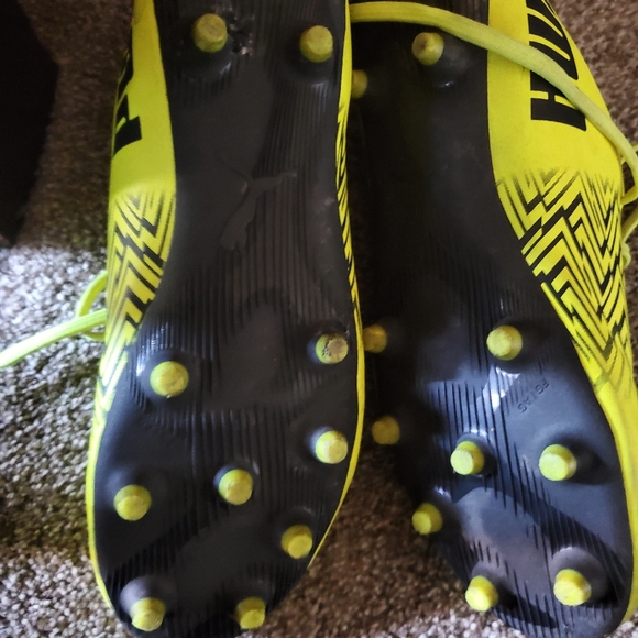 Puma Soccer Shoes 6.5 - Picture 2 of 4